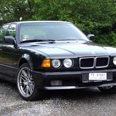 BMW E32 750I