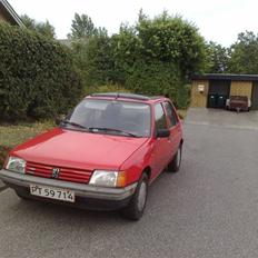 Peugeot 205 GRD SOLGT!