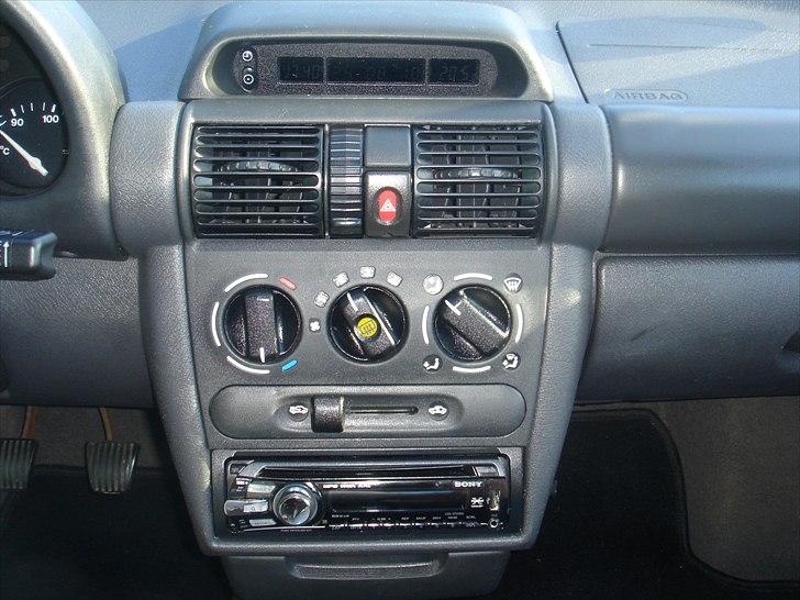 Opel Corsa B 1,4 billede 8