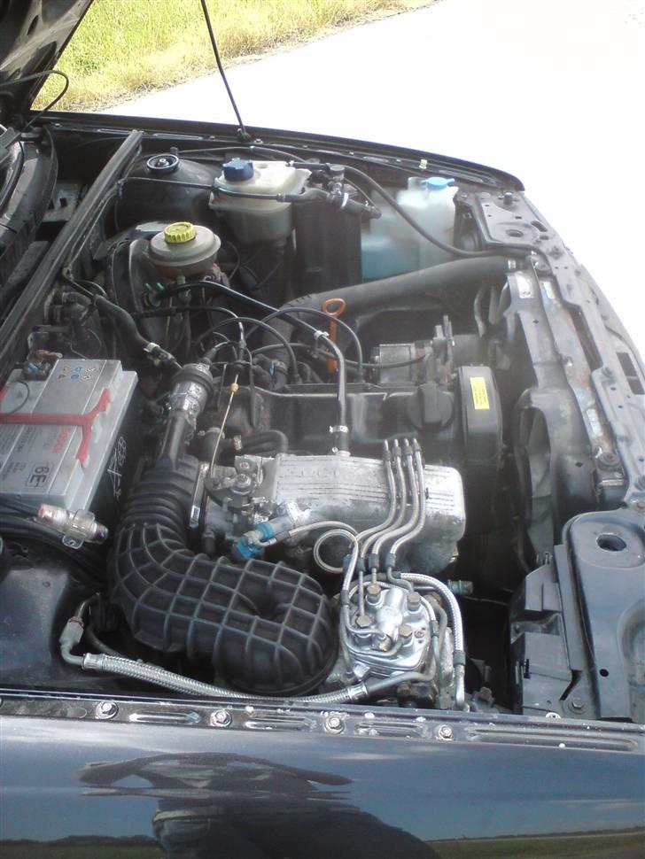 Audi 80 2,0 E Solgt - Motoren. billede 3