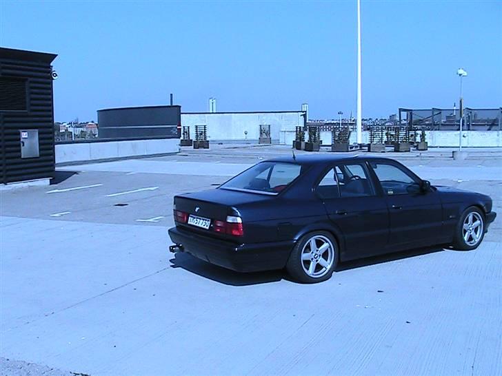 BMW e34 525i (SOLGT) billede 2