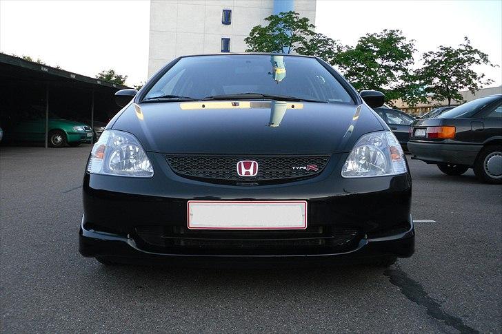 Honda Civic Type R EP3 - Nypoleret/sommerklargjort 2010. Poleret med Carma Car Care mellem slibemiddel. Efterbehandlet med Poorboys lakforsejling og Natty´s blå voks. Poleringsmaskine brugt er en Meguiars g220. Produkter købt hos bilvask.nu. billede 10