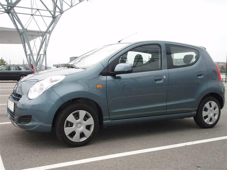 Suzuki Alto 1,0 GLS Aircon - Disse "flotte" 14 tommer skal skiftes ud, men kan bare ikke finde mindst 15 tommer alu som kan være der. Må åbenbart ikke være bredere end 5,5 tommer billede 3