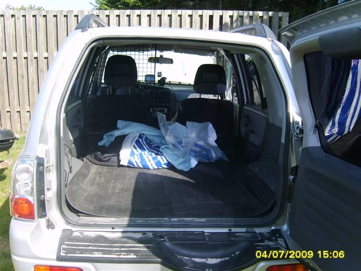 Suzuki grand vitara (solgt) - set ind bag i og ja der er sand i den da billerder er fra lykken billede 9