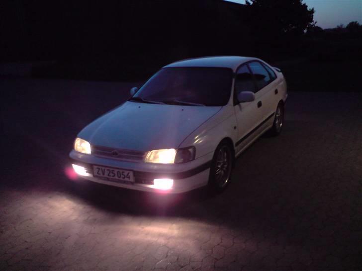 Toyota Carina E billede 1