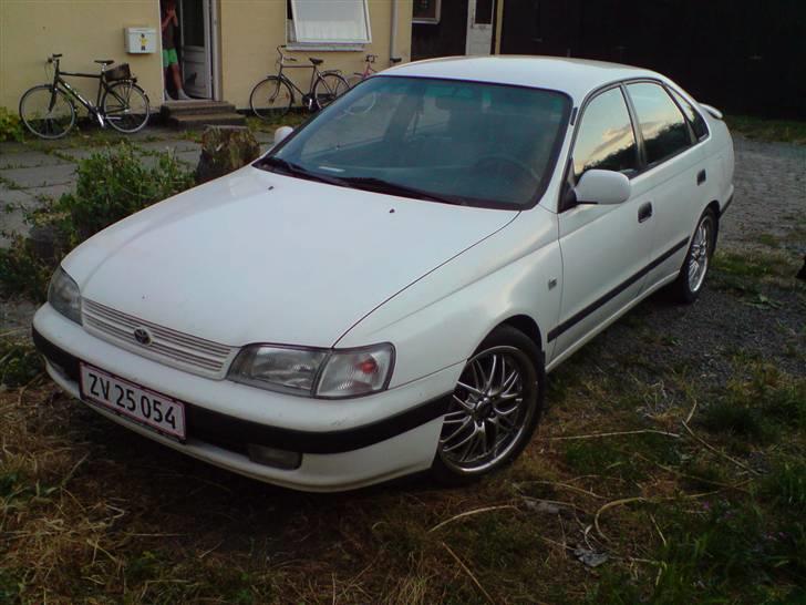 Toyota Carina E billede 2