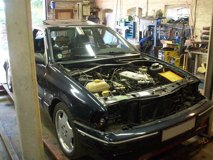 Ford Scorpio 2.9 i Ghia - Gamle motor lige inden den blev taget ud billede 18