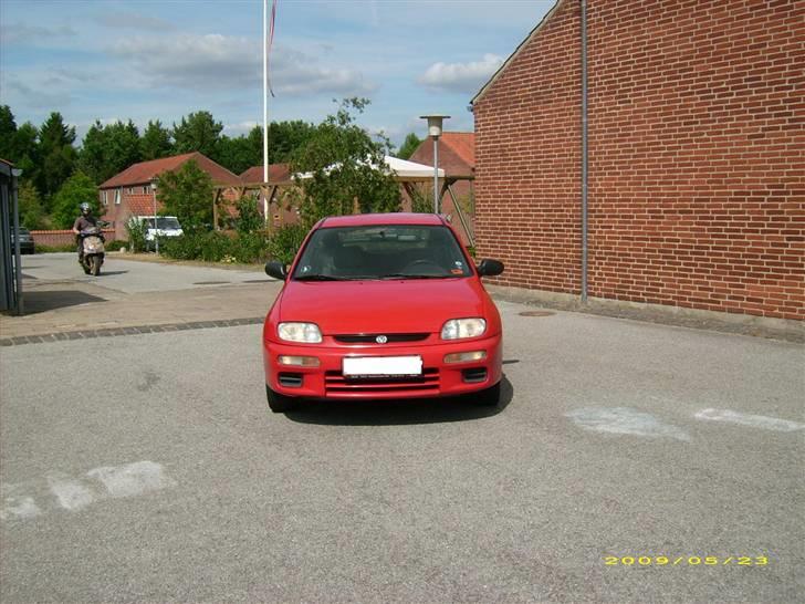 Mazda 323c 1,5 16v * TILSALG* billede 8