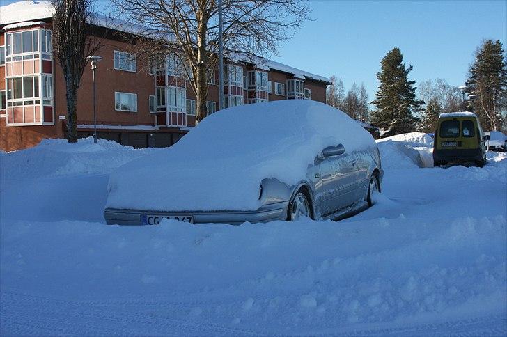 Mercedes Benz clk 320 AMG style - sidste vinter i Sverige Saleem 2011
kom godt med sne natten over ,kunne ikke komme fri med egen hjælp billede 10