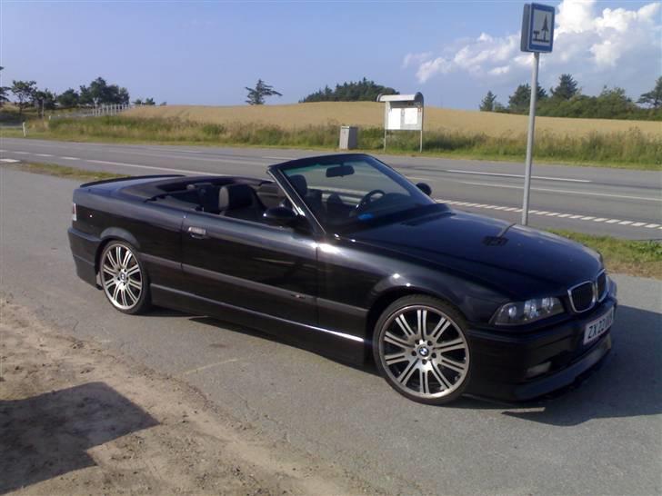 BMW 325i Cabriolet - SOLGT -  billede 1