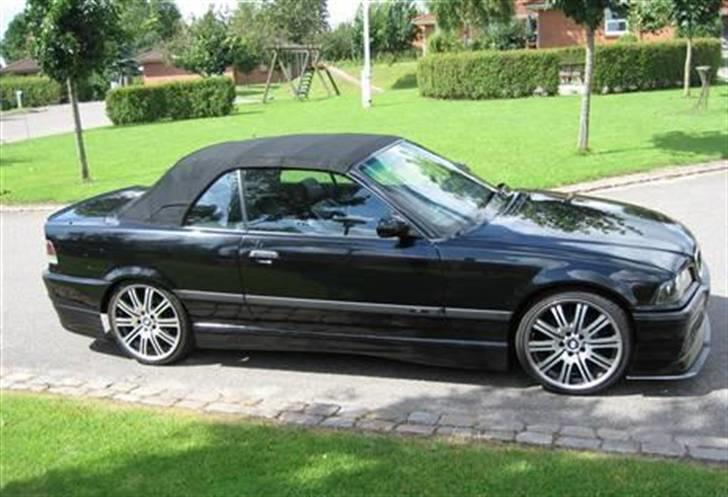 BMW 325i Cabriolet - SOLGT -  billede 2