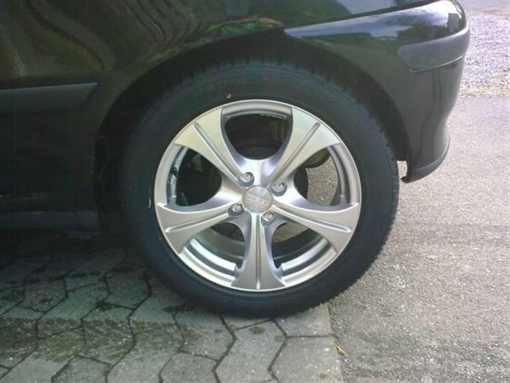 Fiat Punto 85 16V ELX ("DØD") - Mine skønne 15" Blade fælge :) billede 4