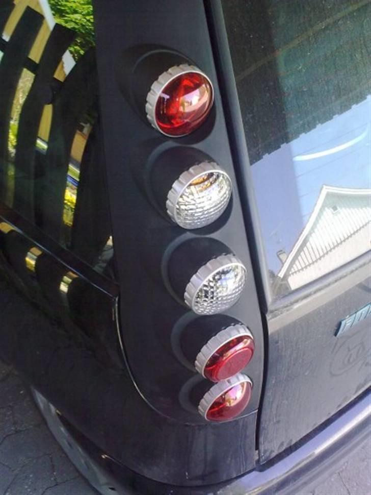 Fiat Punto 85 16V ELX ("DØD") - Her kan man se hvordan baglygten kommer ud i "3D" billede 8