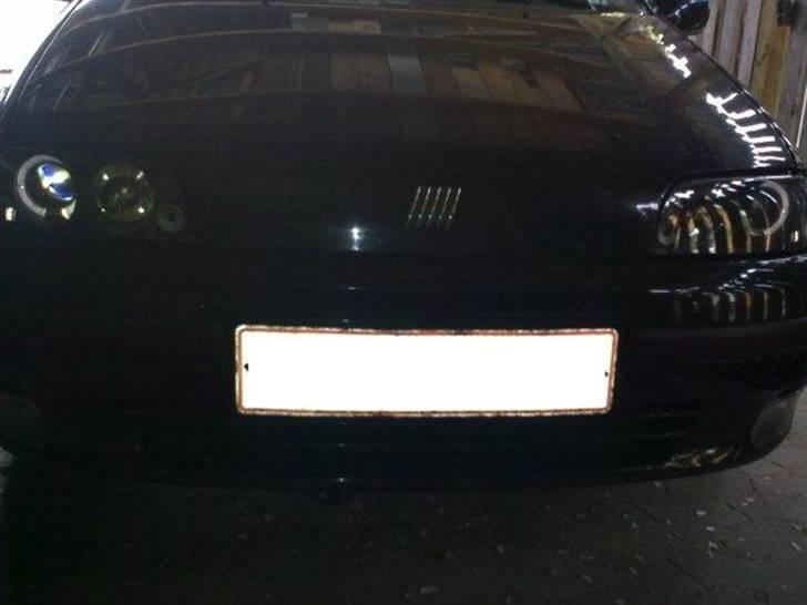 Fiat Punto 85 16V ELX ("DØD") - Her kan det ses at forlygter fungere begge to med angle eyes billede 9