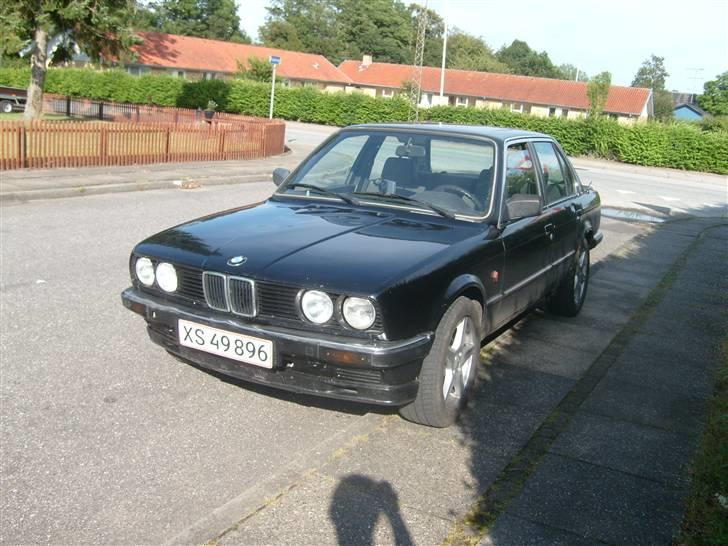BMW 320i *SKROTTET* billede 1