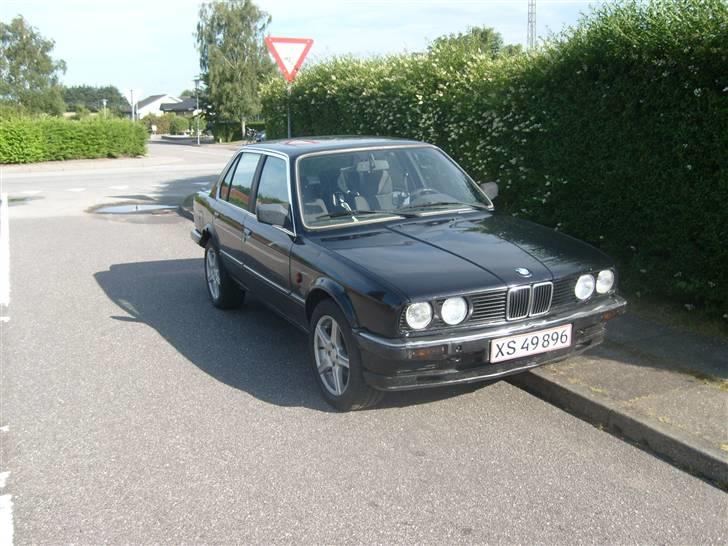 BMW 320i *SKROTTET* billede 2