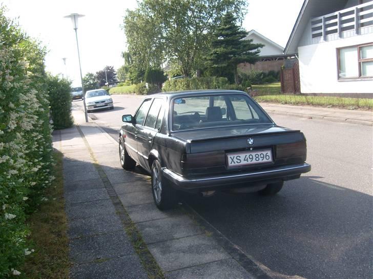 BMW 320i *SKROTTET* billede 4