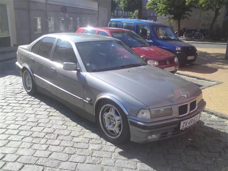 BMW E36 320i **SOLGT** billede 1