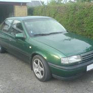 Opel Vectra A 1,6 *SKROTTET*