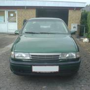 Opel Vectra A 1,6 *SKROTTET*