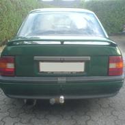 Opel Vectra A 1,6 *SKROTTET*