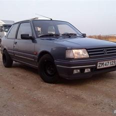 Peugeot 309 foræret til svigermor