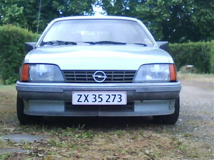 Opel rekord e2 billede 1
