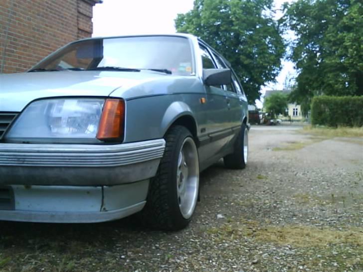Opel rekord e2 billede 2