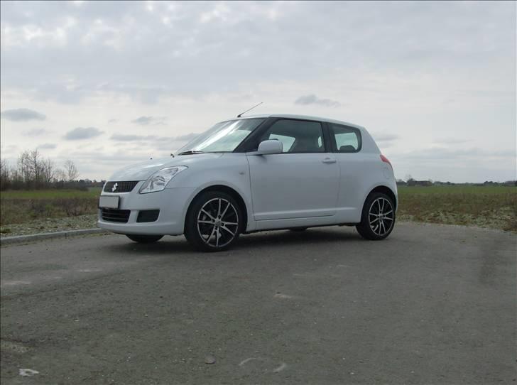 Suzuki Swift - Totalskadet billede 2