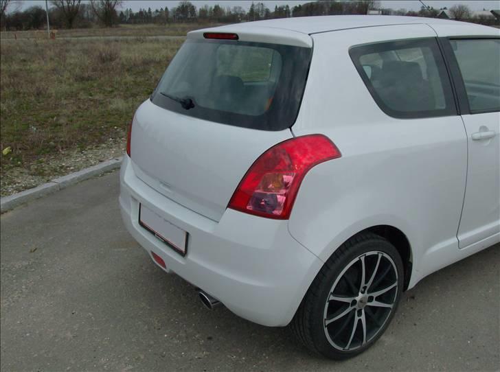 Suzuki Swift - Totalskadet billede 13