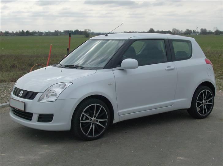 Suzuki Swift - Totalskadet billede 17