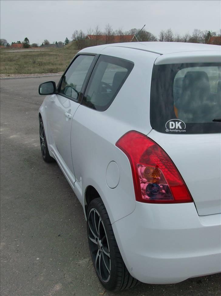 Suzuki Swift - Totalskadet billede 19