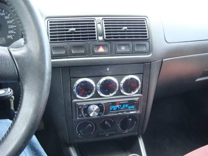 VW Golf 1.8 TURBO - Solgt billede 19