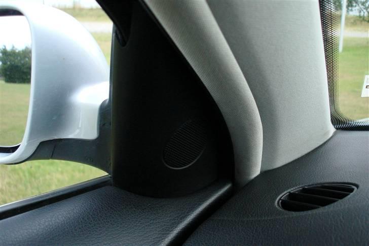 VW passat tdi ( SOLGT ) - små gode diskanter i alle døre. billede 4