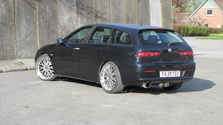 Alfa Romeo 156 v6 SW 20" Jeppe solgt - Why look at Volkswagen, Opel and Ford? - With italian cars you´ll never get bored! ;) billede 3