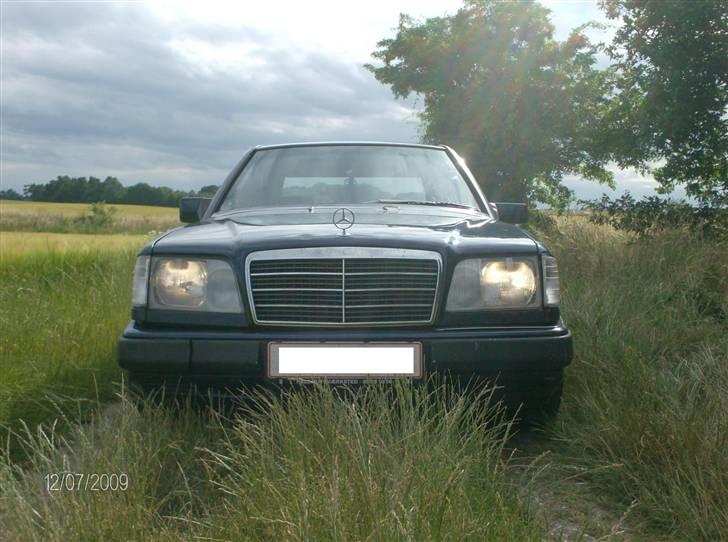 Mercedes Benz W124 200D *SOLGT* billede 1