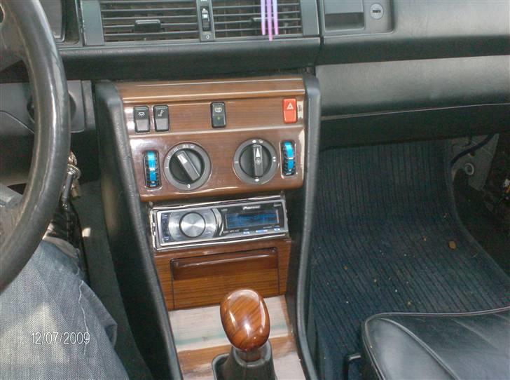 Mercedes Benz W124 200D *SOLGT* billede 10