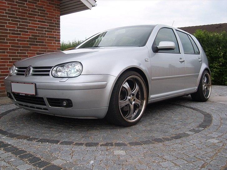 VW Golf IV tdi 4motion Solgt - fin sort kabine med læderrat billede 3
