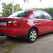 Mazda 323 Sedan TOTAL SKADET - SÆLGES I STUMPER