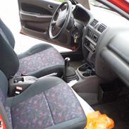 Mazda 323 Sedan TOTAL SKADET - SÆLGES I STUMPER