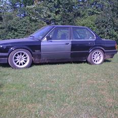 BMW E30 320I