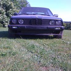 BMW E30 320I