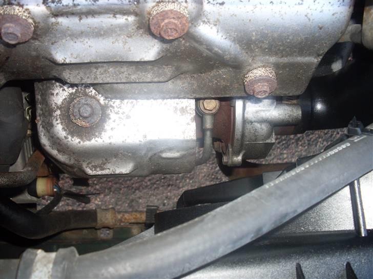 Opel Astra F Caravan Skrottet - Noget skal jo puste Diesel´en ud af motoren..... billede 10