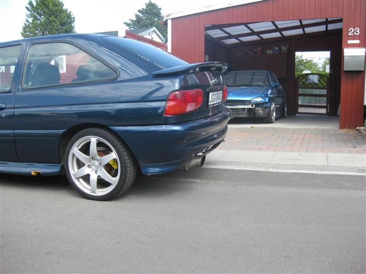 Ford Escort RS2000 solgt - bevis på det min med min anden escort i baggrunden billede 4