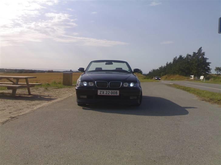 BMW 325i Cabriolet - SOLGT -  billede 5