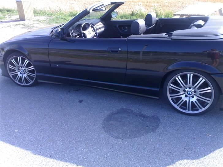 BMW 325i Cabriolet - SOLGT -  billede 7