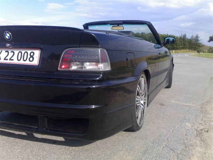 BMW 325i Cabriolet - SOLGT -  billede 8