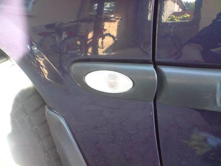 Opel Vectra B 2,5 V6 - Kunne ikke leve med orange blink i midten når resten var hvid... 84 kr. så var begge sider skiftet :) billede 12