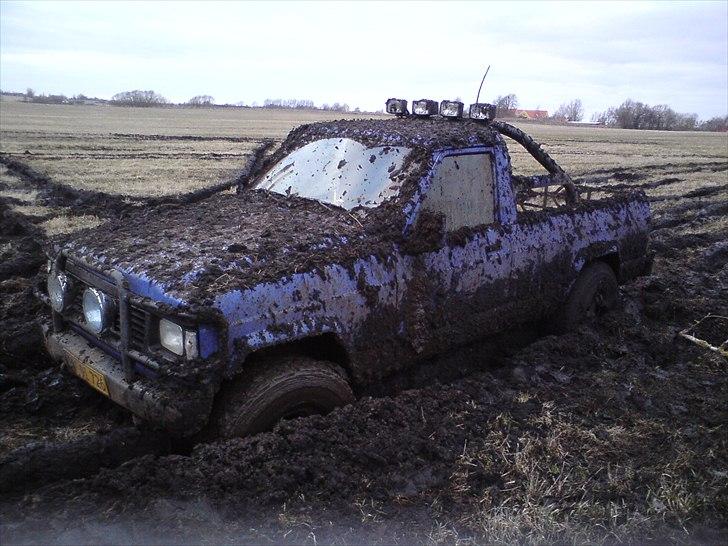 Nissan Patrol 2,8 TD 4x4 Lang pick-up - Der var godt nok pløret. men det var sjovt..  billede 9