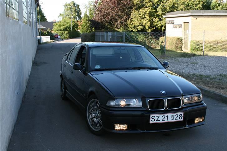 BMW 320i billede 6